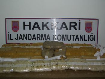 Hakkari'de 52 Kilo Eroin İle 66 Bin Paket Kaçak Sigara Ele Geçirildi