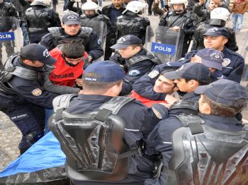 İLHAN KOMAN - İzinsiz Çadır Kuran Eylemcilere Polis Müdahale Etti