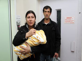 MUĞLA ÜNIVERSITESI - Mucize Bebek, Babasına Teslim Edildi