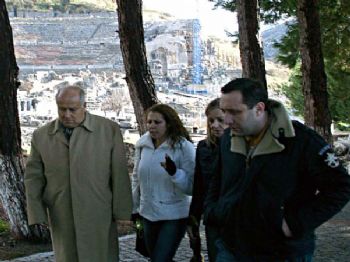Gürcistan Devlet Bakanı Papuna Davıtaıa Efes'i Gezdi