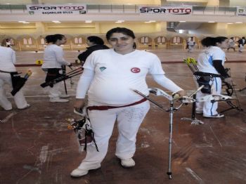 DÜNYA TICARET MERKEZI - Hamilelik Okçuluk Sporunu Engelleyemedi