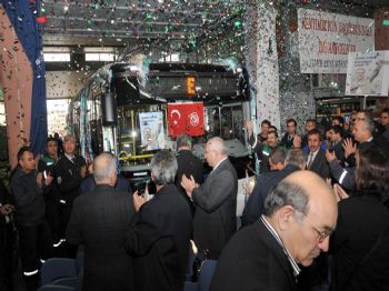 İzmir Büyükşehir Filosunu Büyütüyor Ama Bazı Yerlere Saatte Bir Otobüs Gidiyor