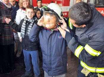 BALıKESIR BELEDIYESI - Otistik Çocuklar İtfaiyeyi Ziyaret Etti