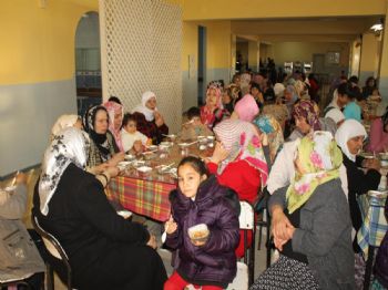 KARAKÖSE - Ak Parti'li Kadınlardan Depremzedelere Aşure