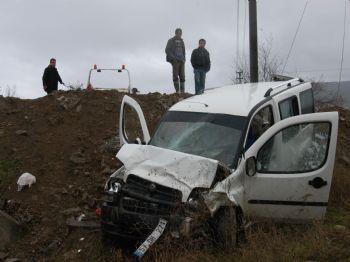 HAMZALAR - Karabük'te Trafik Kazası: 1 Ölü 3 Yaralı