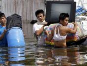 Muson yağmuru 1400 can aldı