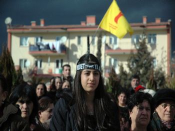 İLHAN CİHANER - Tartışmalı Cemevi Açıldı