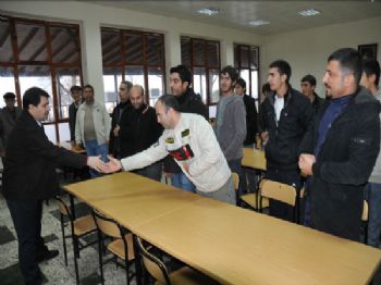 Vali Vasip Şahin Vanlı Depremzdeleri Ziyaret Etti