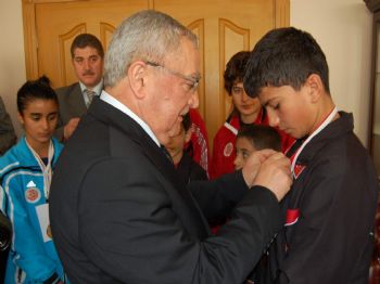 ABDULLAH DENIZ - Balkan Şampiyonları Altınla Ödüllendirildi