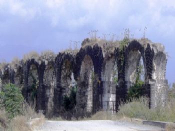 İSKENDER YÖNDEN - Hatay'daki Arkeolojik Kazıda Aranan 'roma Yolu' Bulundu