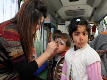 TURAN EREN - Oyun Otobüsü, Depremzede Çocuklara Hizmet Veriyor