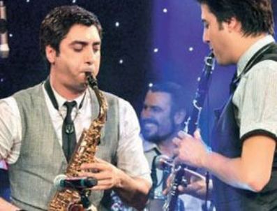 NECATİ ŞAŞMAZ - Polat Alemdar'dan saksafon şov!