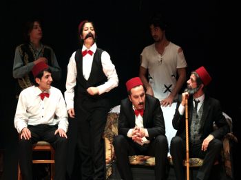 AHMET OKUR - Ziraat Fakültesi Ayna Tiyatro Topluluğu Resimli Osmanlı Tarihi’ni Sahneledi