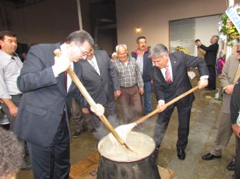 DEMIRCILI - Ahmet Güldal Ödemiş Kaymakamı İle Keşkek Dövdü