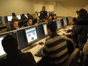 Atatürk Üniversitesi Öğrencilerinden Fransa'ya E- Mail Yağmuru