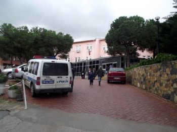 TÜRK TABIPLER BIRLIĞI - Ayvalık’taki Grev Standında 4 Gözaltı