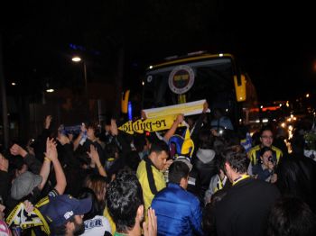 BEKIR İRTEGÜN - Fenerbahçe Kafilesi Antalya'da Ezilme Tehlikesi Geçirdi