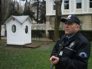 DOLMABAHÇE SARAYı - Mecliste Görevi Devralan Polis, Dolmabahçe Sarayı'nda Da Nöbete Başladı