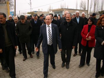 FERHAT AKKUŞ - Vali Çiçek, Köyleri Ziyaret Etti