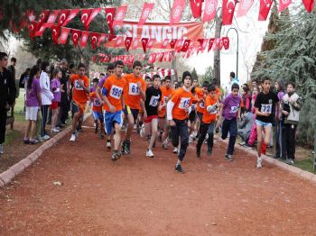 25 Aralık Kurtuluş Kupası İçin Koştular