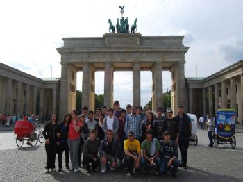 MEHMET ÜNAL - Akçakoca Otelcilik ve Turizm Meslek Lisesi Avrupa'ya İlk Öğrencirini Yolladı