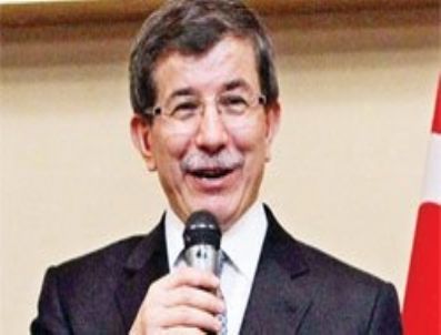 LE MONDE - Davutoğlu Fransız meslektaşıyla ders verdi