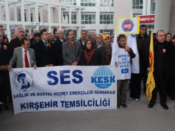 OSMAN ASLAN - Hastane Bahçesindeki Grev Hastaları Rahatsız Etti