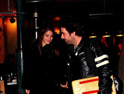 DENİZ UĞUR - Hazal Kaya ve Cahit Pars aşkı sürüyor