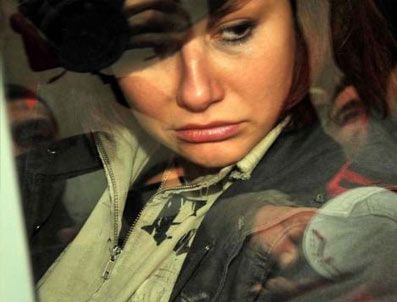 GÜLBEN ERGEN - Ünlü şarkıcı hastaneye kaldırıldı