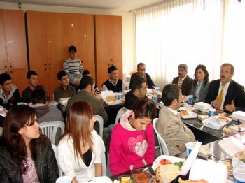 Akdeniz Belediyesi’nden Vanlı Öğrencilere Eğitim Desteği