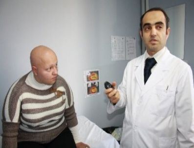 Depremde dökülen saçları 12 yıldır geri gelmedi