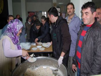 Kız Meslekten Bin 500 Öğrenciye Hayır Yemeği