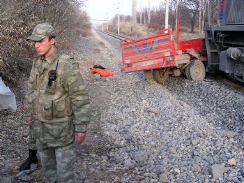 Malatya'da Tren Kamyonete Çarptı: 1 Ölü, 1 Yaralı