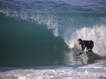 Milli Sörfçü Side'de Dev Dalgaları Kovalıyor
