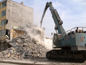 Van'da Binaların Yıkımları Devam Ediyor