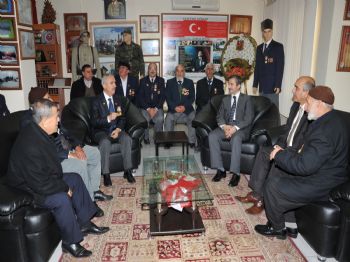 Başkan Tahmazoğlu, Gazi ve Şehit Ailelerini Ziyaret Etti