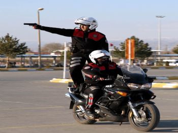 Erzincan'da Motosikletli Polislere Eğitim