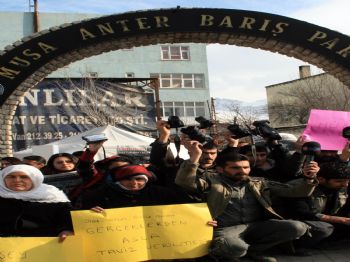 TANSU ÇILLER - Gazetecilerden Gözaltılara Tepki