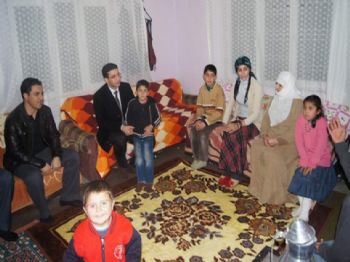 HALIT MENGI - Gercüş Kaymakamı Mengi'den Depremzedelere Ziyaret