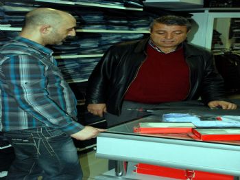 (özel Haber) Fransız Mallarını Boykot Etmeye Kendi İşyerinden Başladı