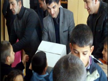 ÜNAL COŞKUN - Sarıkamış’ta Vanlı Depremzedelere Moral Yemeği Verildi