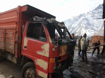 FUAT YıLMAZ - Şemdinli'de Korkutan Yangın: 1 Yaralı