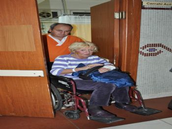 AVSALLAR - Avusturyalı Kadın Turist Sokakta Darp Edildi