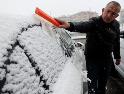 HADıMKÖY - İstanbul'da mevsimin ilk kar yağışı başladı