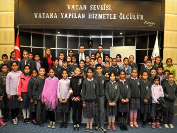 Kepez'li Öğrenciler Belediye Binasında