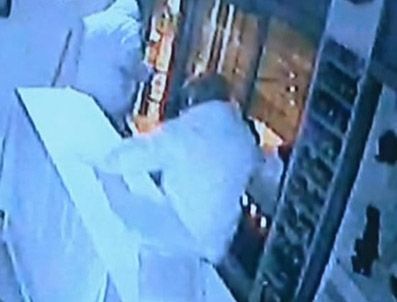 Kuyumcu Dükkanına Giren Hırsızlar 500 Tane Alyans Çaldı