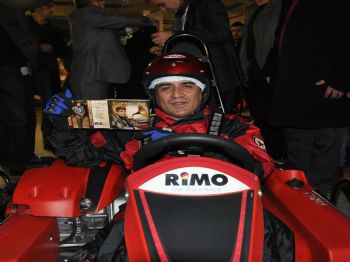 İBRAHIM ERKAL - Ünlü Sanatçı İbrahim Erkal, Go-kart Üzerinde Yeni Albümünü Tanıttı