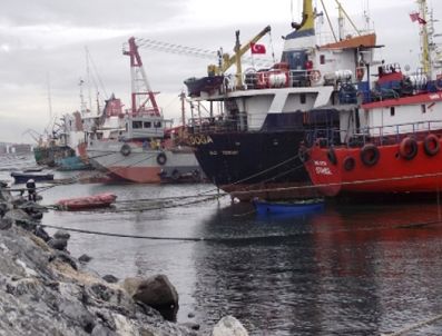 19 gemi İstanbul'u korkutuyor