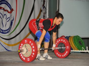 'geleceğe Koşanlar' Sporcularından 3 Madalya Birden