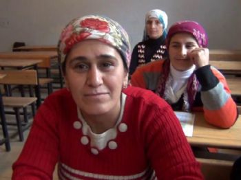 Hiç Okula Gitmedi 4 Dil Biliyor